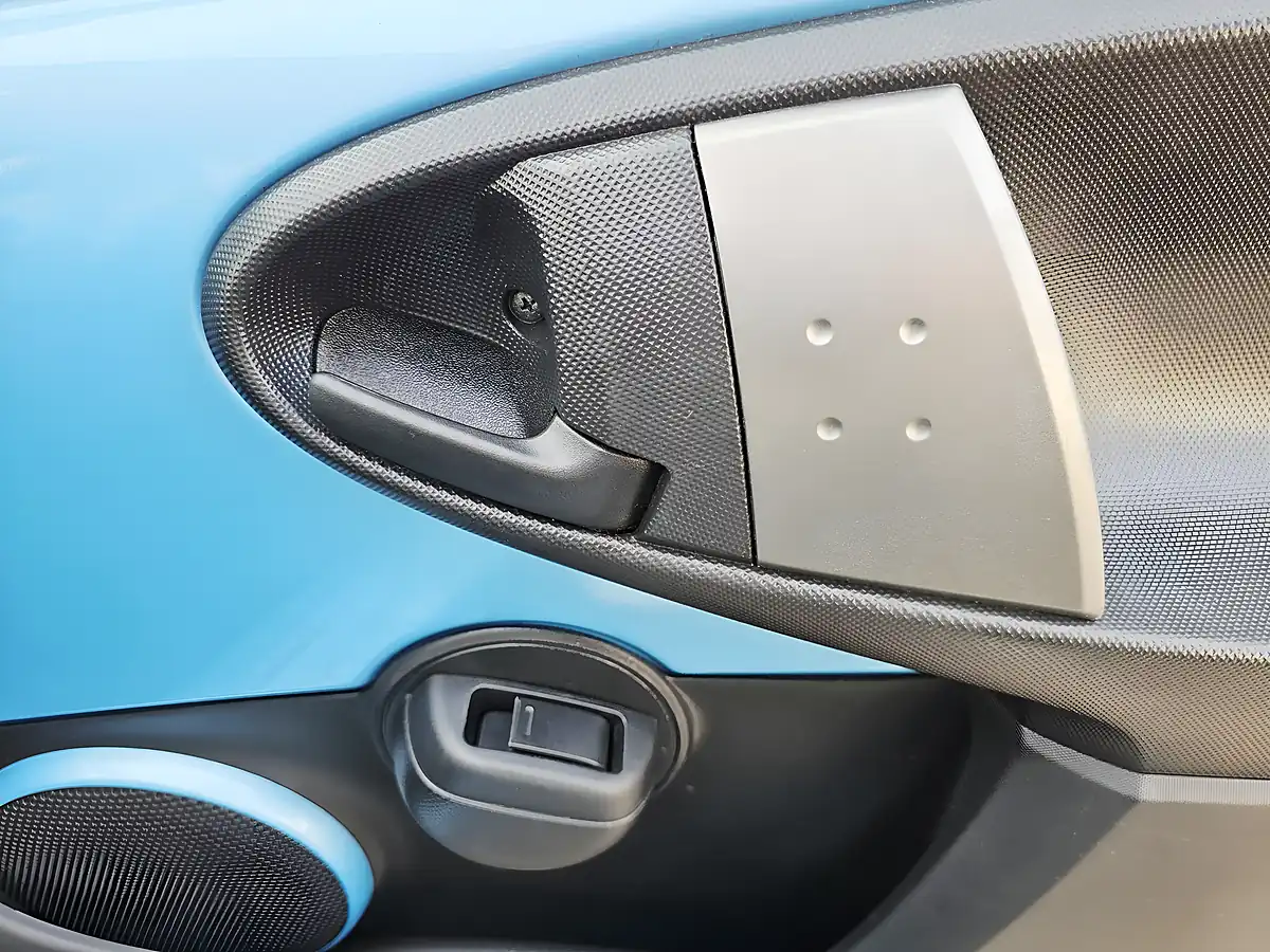 Used 2014 Toyota Aygo Move Blue - Interior and Exterior details 15