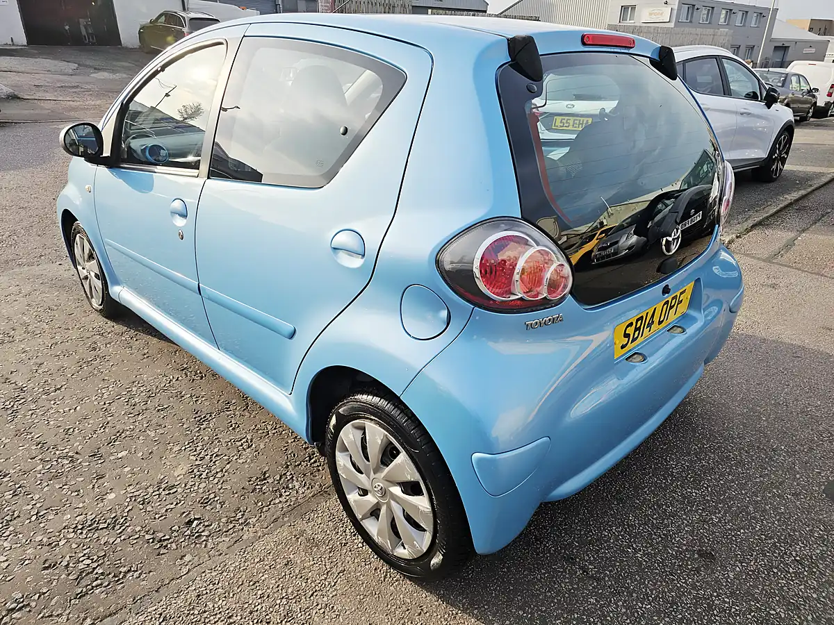 Used 2014 Toyota Aygo Move Blue - Interior and Exterior details 5