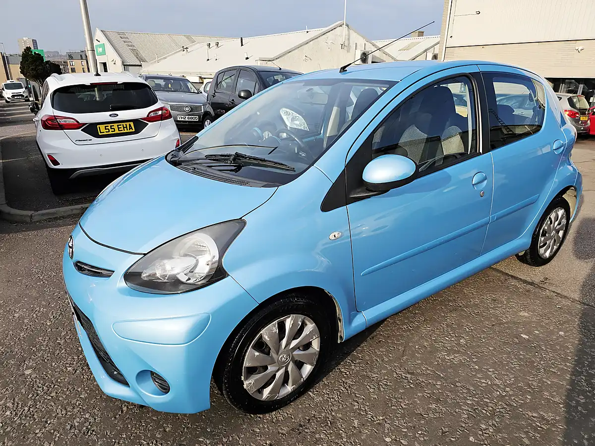 Used 2014 Toyota Aygo Move Blue - Interior and Exterior details 6