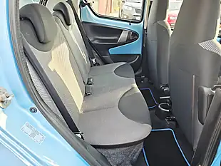 Used 2014 Toyota Aygo Move Blue - Interior and Exterior details 8