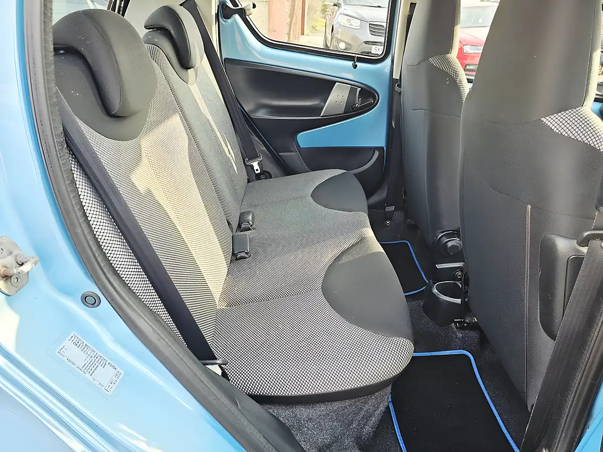 Used 2014 Toyota Aygo Move Blue - Interior and Exterior details 8