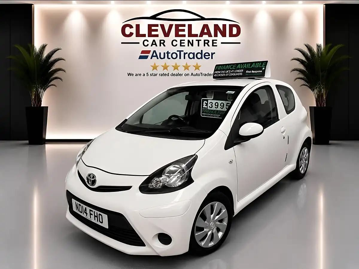 Used 2014 Toyota Aygo Move White - Front View