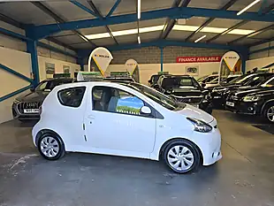 Used 2014 Toyota Aygo Move White - Interior and Exterior details 3