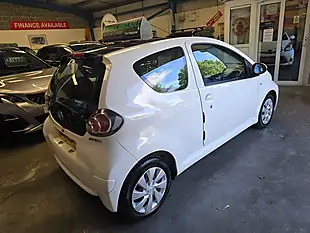 Used 2014 Toyota Aygo Move White - Interior and Exterior details 4