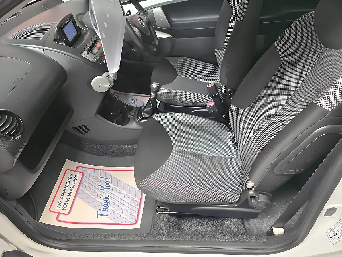 Used 2014 Toyota Aygo Move White - Interior and Exterior details 6