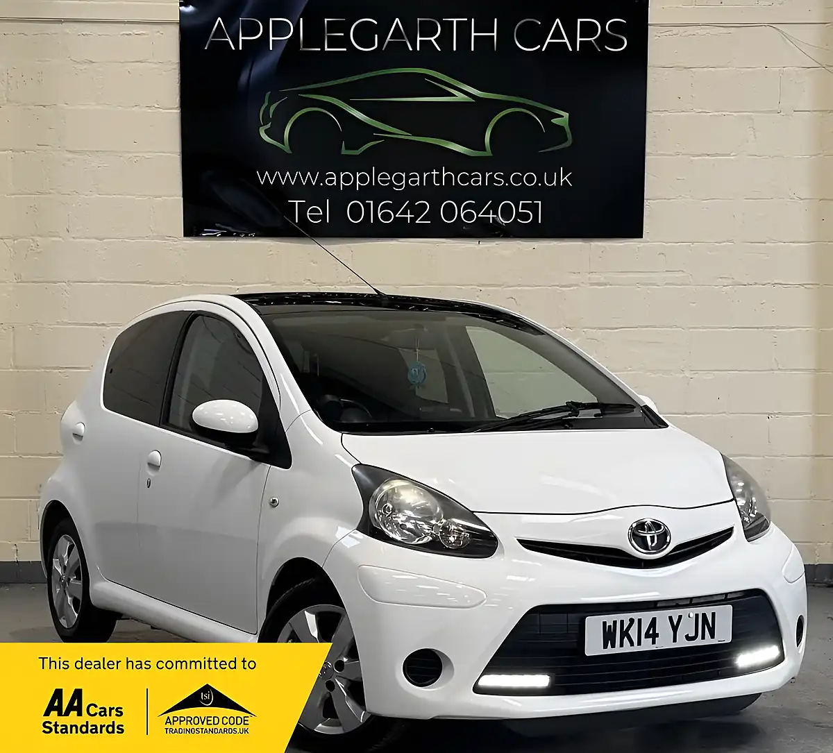 Used 2014 Toyota Aygo Move White - Front View