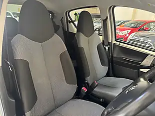 Used 2014 Toyota Aygo Move White - Interior and Exterior details 11