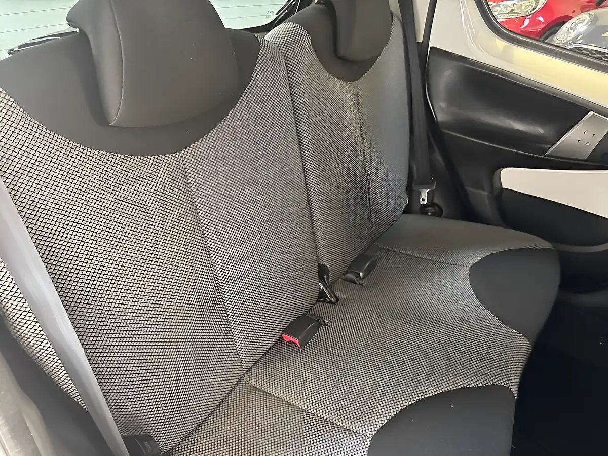 Used 2014 Toyota Aygo Move White - Interior and Exterior details 12