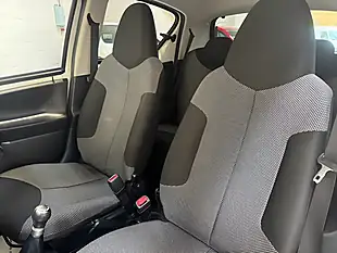 Used 2014 Toyota Aygo Move White - Interior and Exterior details 14