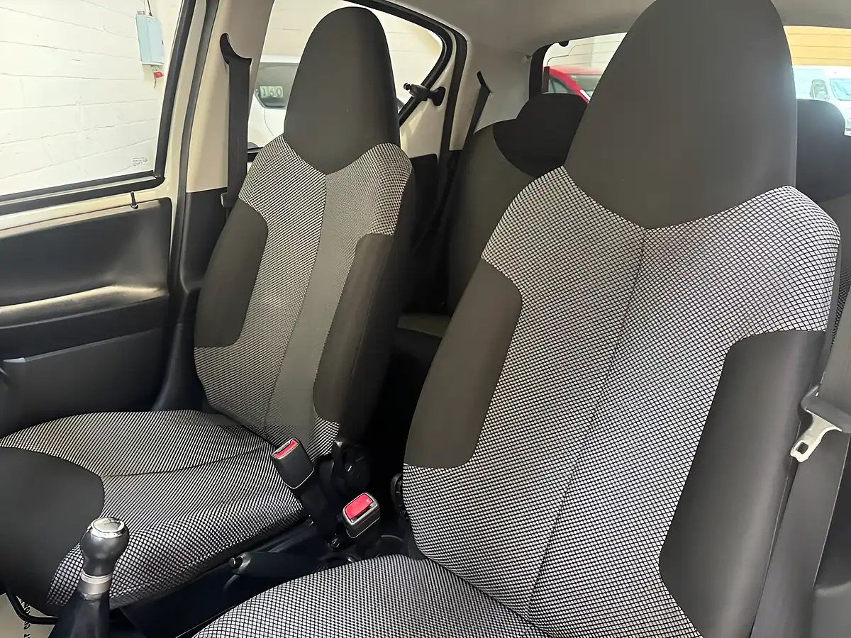 Used 2014 Toyota Aygo Move White - Interior and Exterior details 14