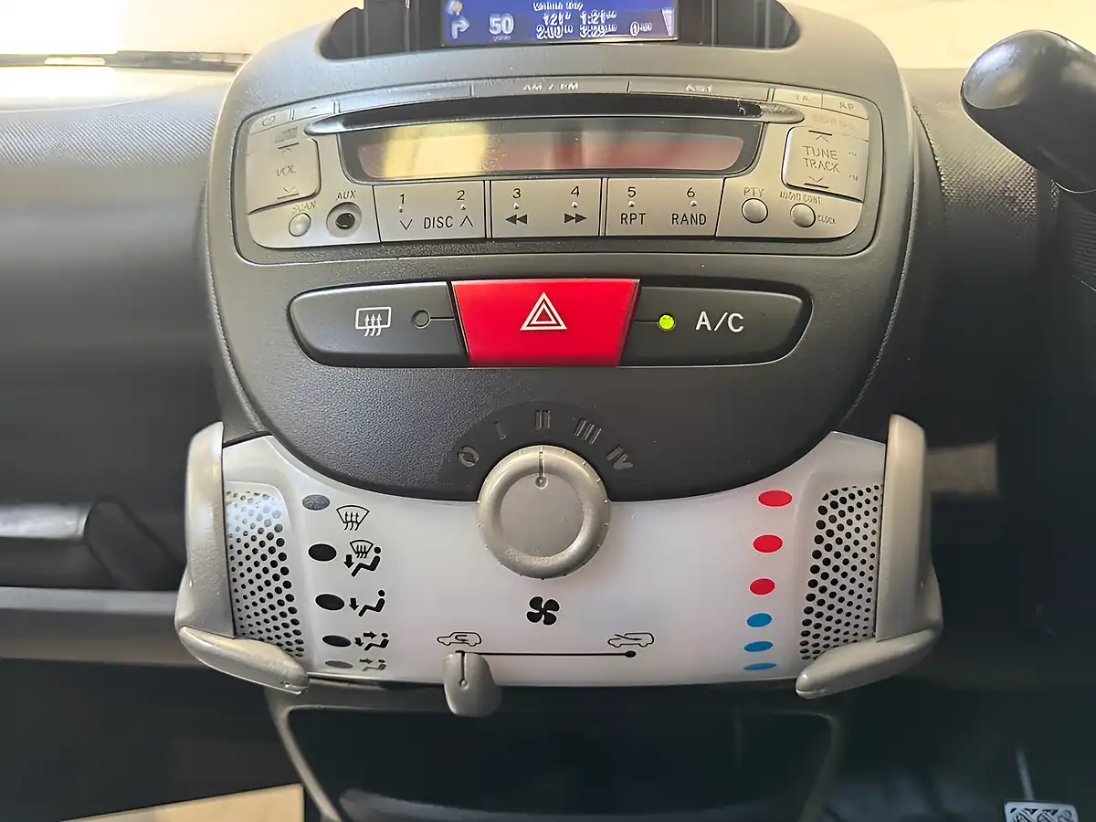Used 2014 Toyota Aygo Move White - Interior and Exterior details 17
