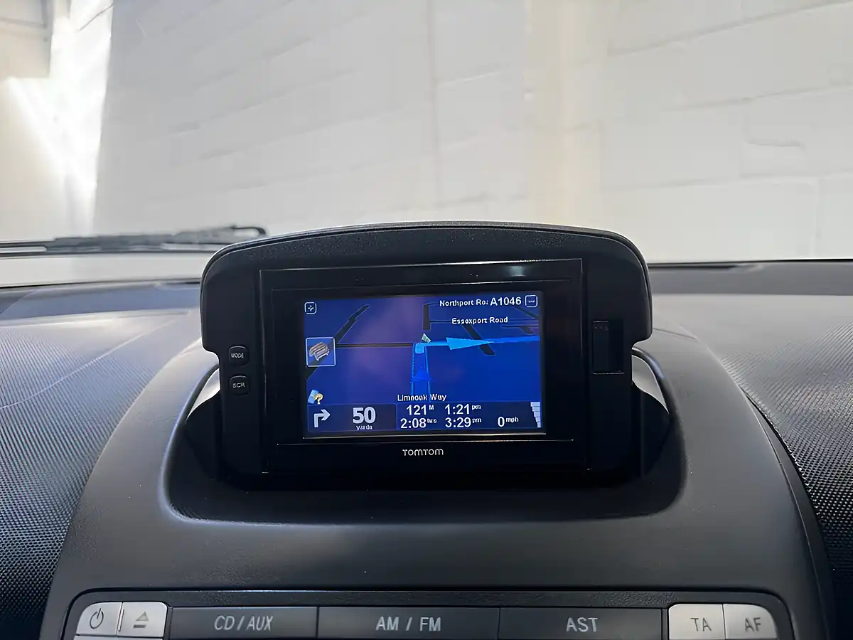 Used 2014 Toyota Aygo Move White - Interior and Exterior details 18