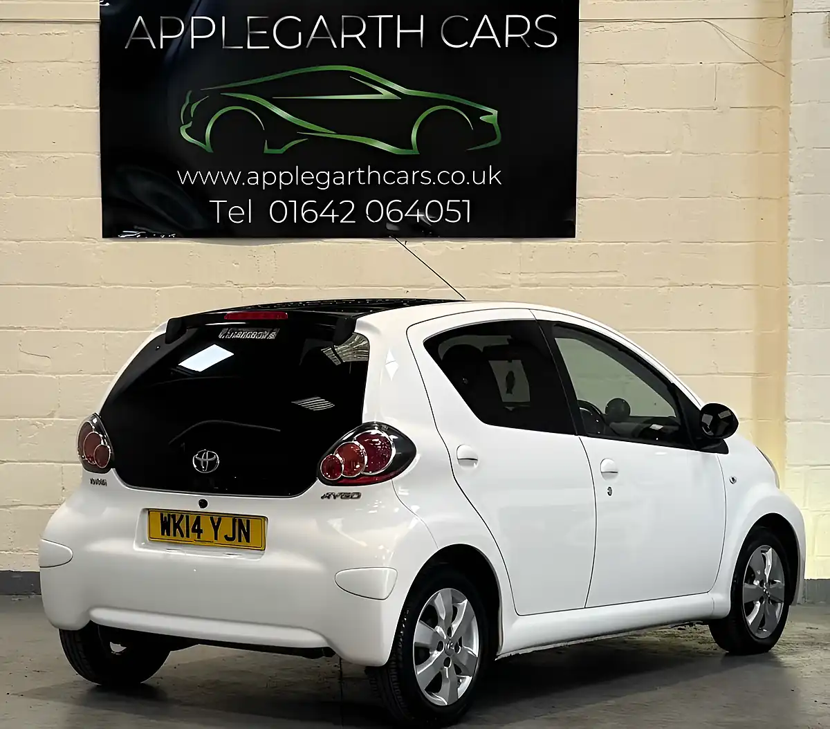 Used 2014 Toyota Aygo Move White - Interior and Exterior details 3