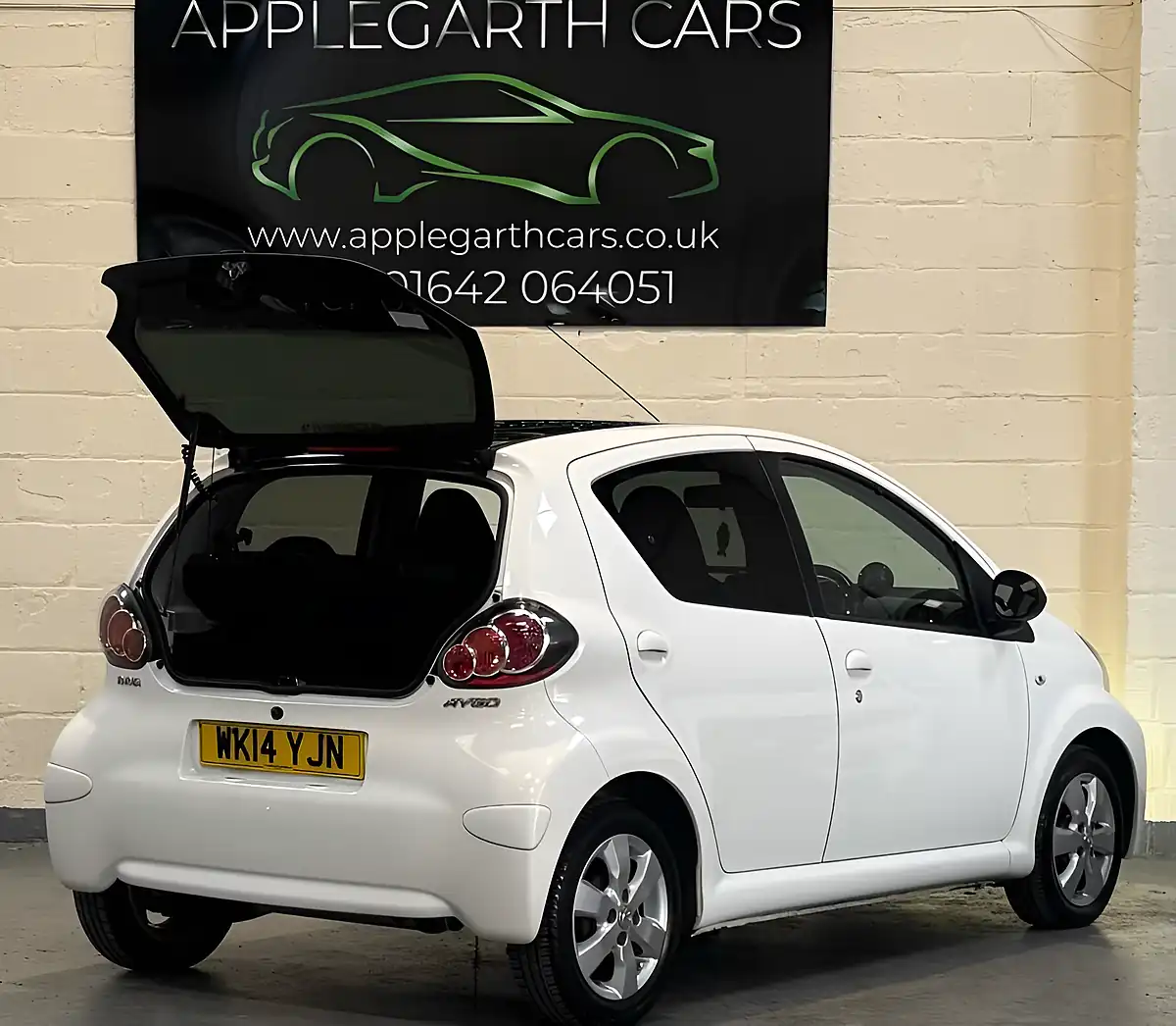 Used 2014 Toyota Aygo Move White - Interior and Exterior details 4
