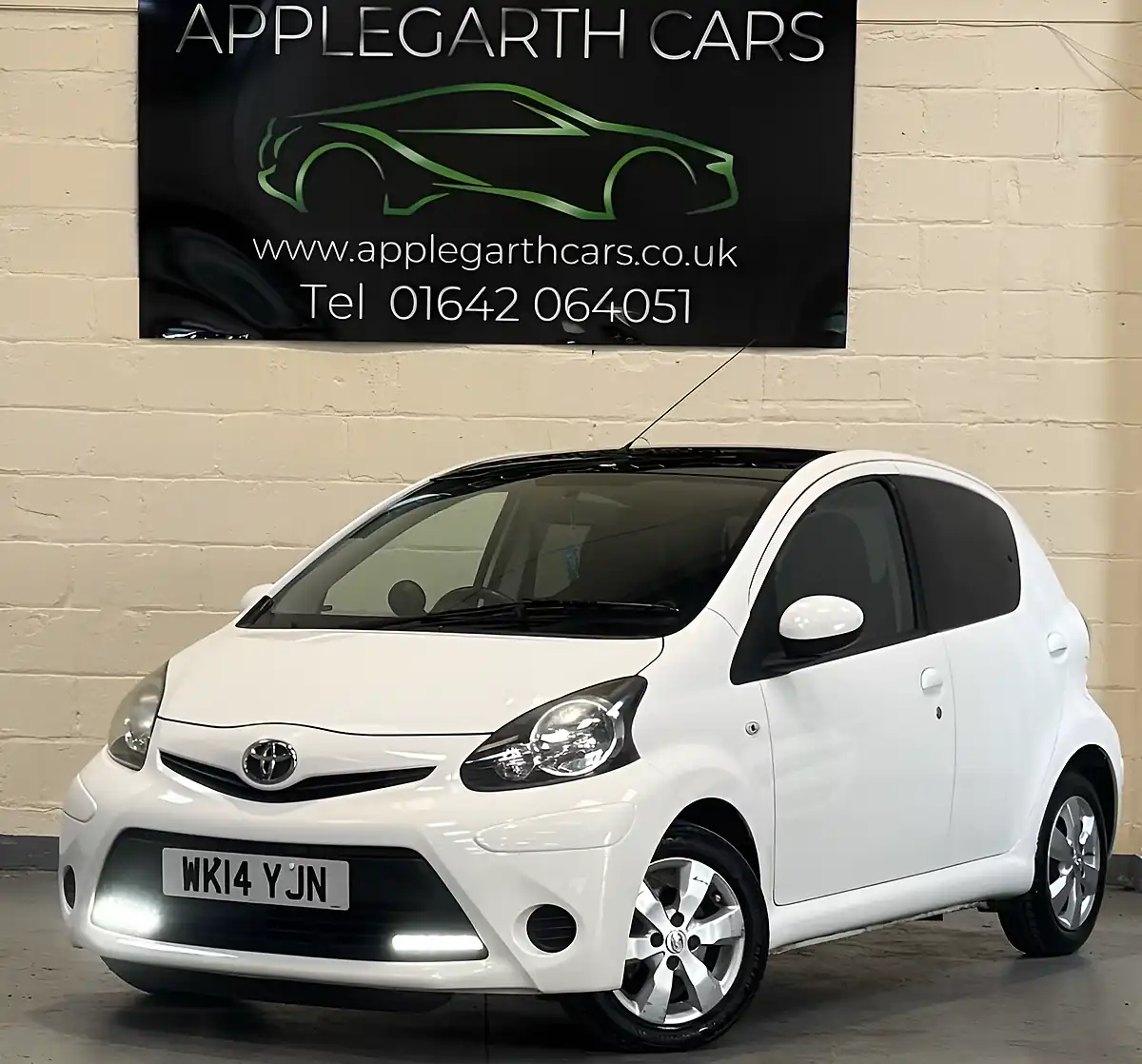 Used 2014 Toyota Aygo Move White - Interior and Exterior details 5