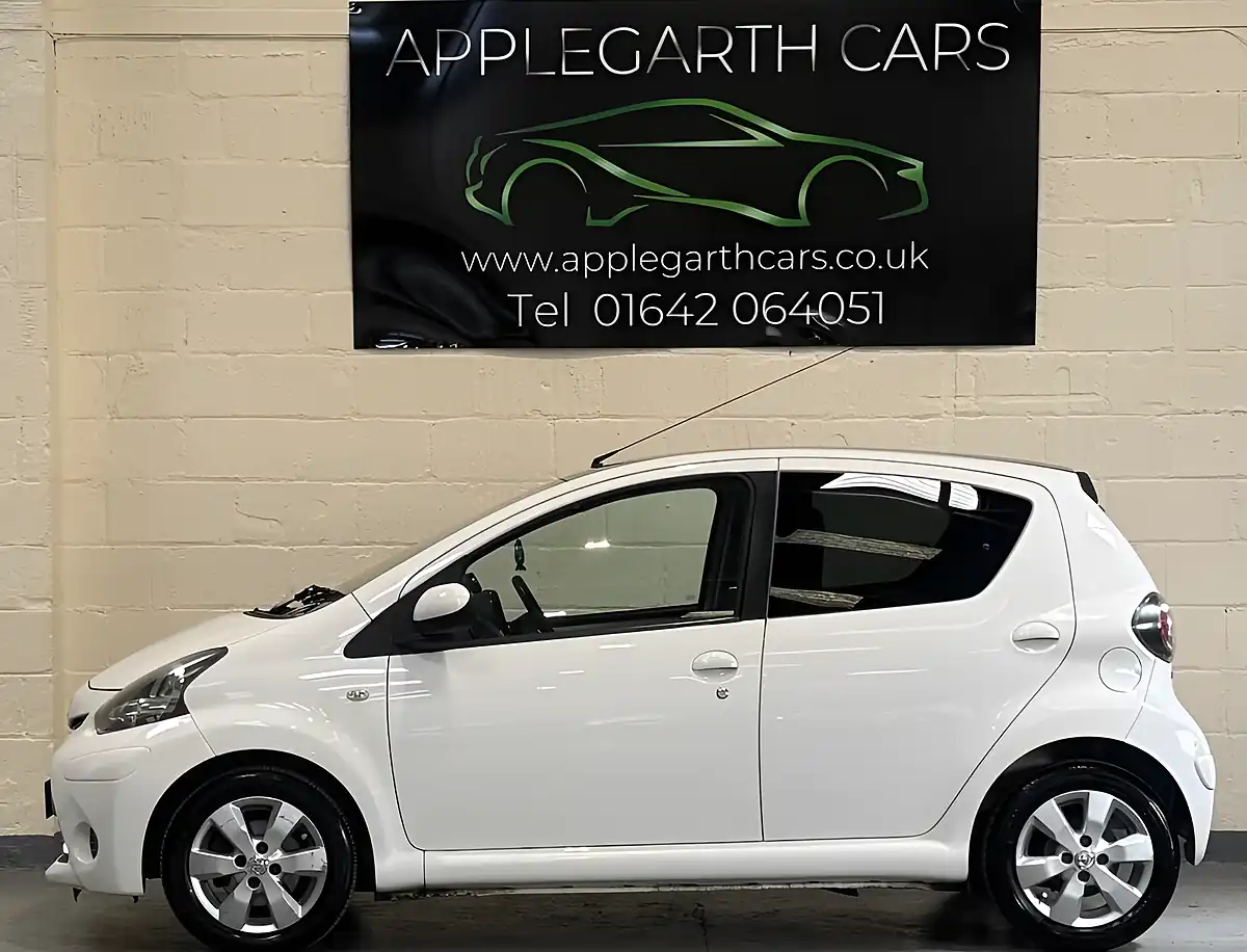 Used 2014 Toyota Aygo Move White - Interior and Exterior details 6