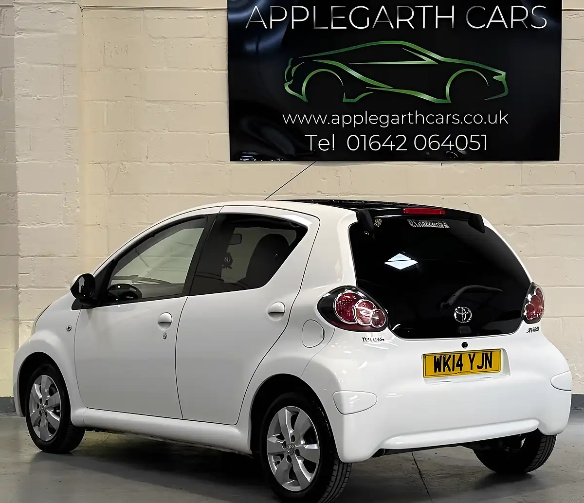 Used 2014 Toyota Aygo Move White - Interior and Exterior details 7