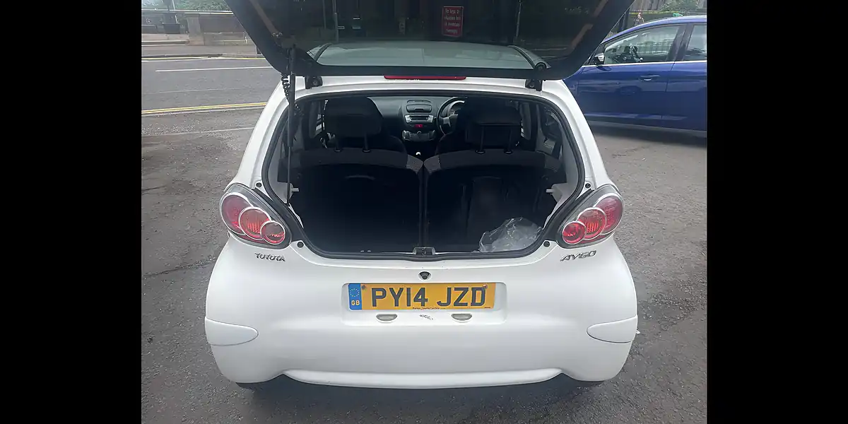 Used 2014 Toyota Aygo Move White - Interior and Exterior details 10