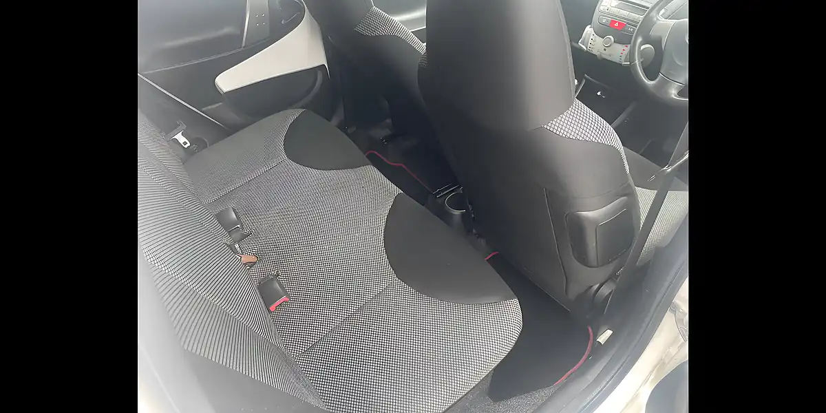 Used 2014 Toyota Aygo Move White - Interior and Exterior details 11