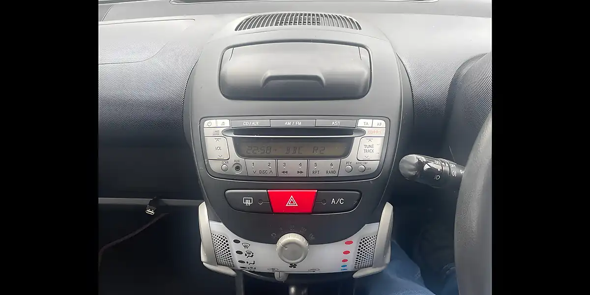 Used 2014 Toyota Aygo Move White - Interior and Exterior details 14