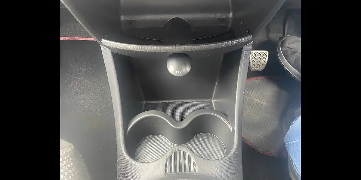 Used 2014 Toyota Aygo Move White - Interior and Exterior details 15