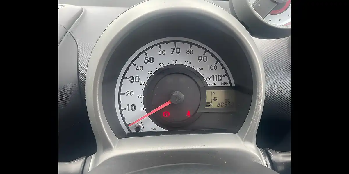 Used 2014 Toyota Aygo Move White - Interior and Exterior details 18