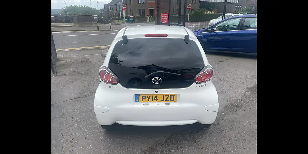 Used 2014 Toyota Aygo Move White - Interior and Exterior details 5