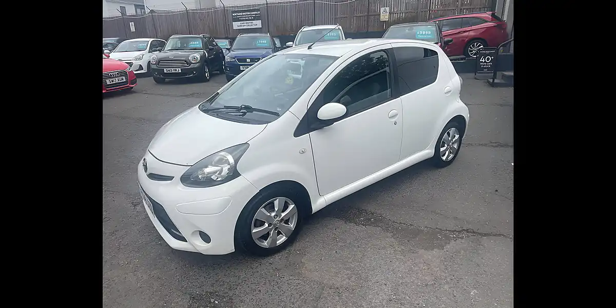 Used 2014 Toyota Aygo Move White - Interior and Exterior details 7