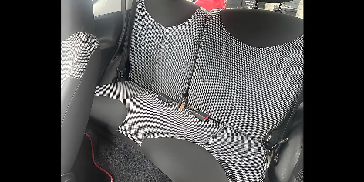 Used 2014 Toyota Aygo Move White - Interior and Exterior details 9