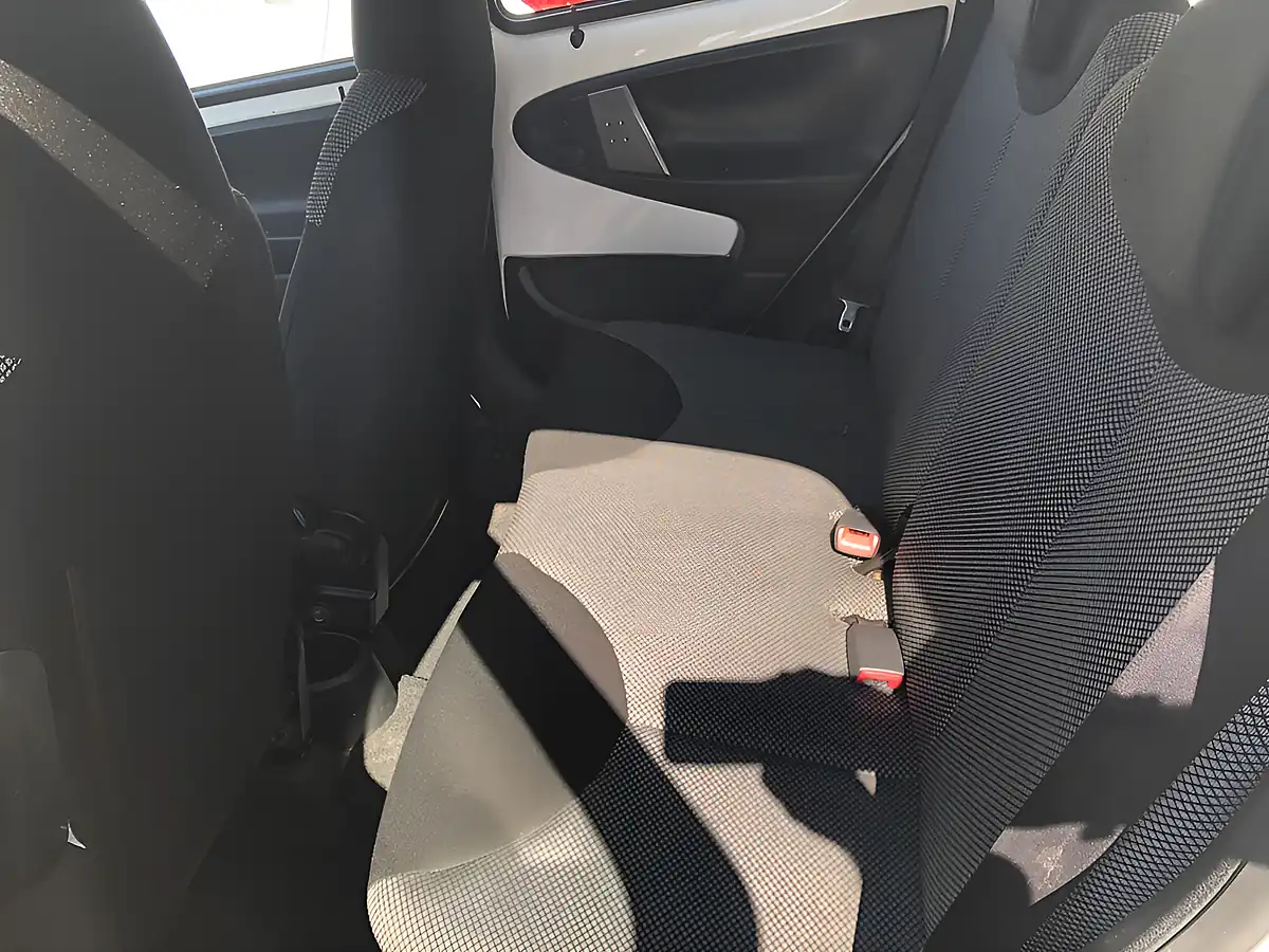Used 2014 Toyota Aygo Move White - Interior and Exterior details 13