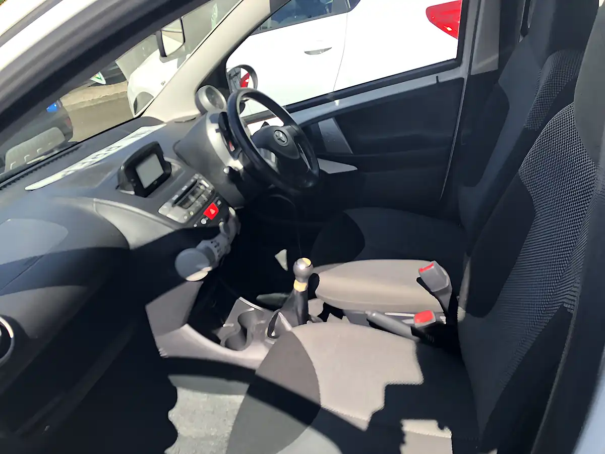 Used 2014 Toyota Aygo Move White - Interior and Exterior details 15