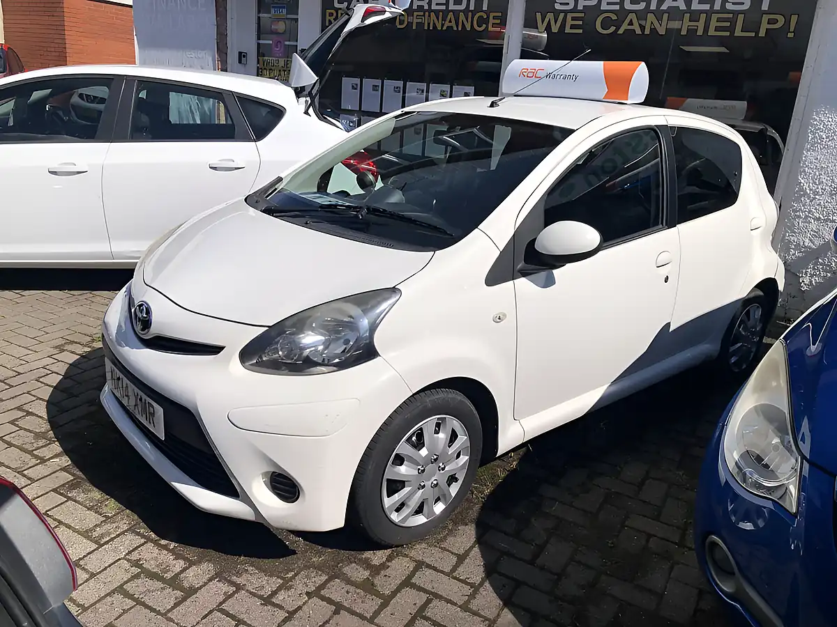 Used 2014 Toyota Aygo Move White - Interior and Exterior details 3