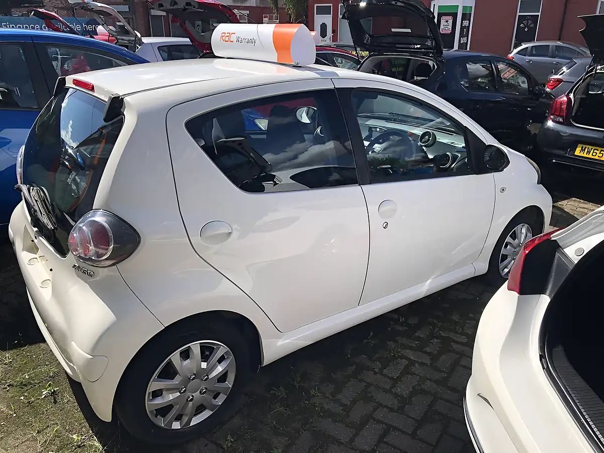 Used 2014 Toyota Aygo Move White - Interior and Exterior details 4