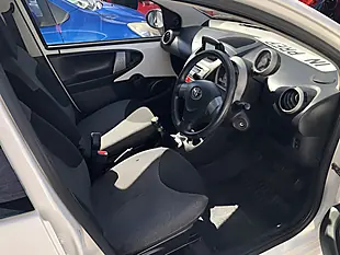 Used 2014 Toyota Aygo Move White - Interior and Exterior details 6