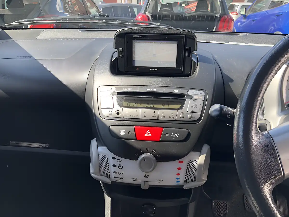 Used 2014 Toyota Aygo Move White - Interior and Exterior details 8