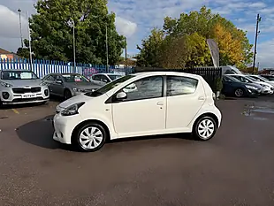 Used 2014 Toyota Aygo Move White - Interior and Exterior details 2