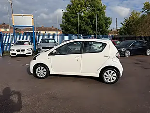 Used 2014 Toyota Aygo Move White - Interior and Exterior details 3