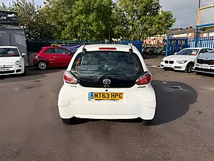 Used 2014 Toyota Aygo Move White - Interior and Exterior details 4