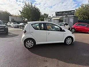 Used 2014 Toyota Aygo Move White - Interior and Exterior details 5