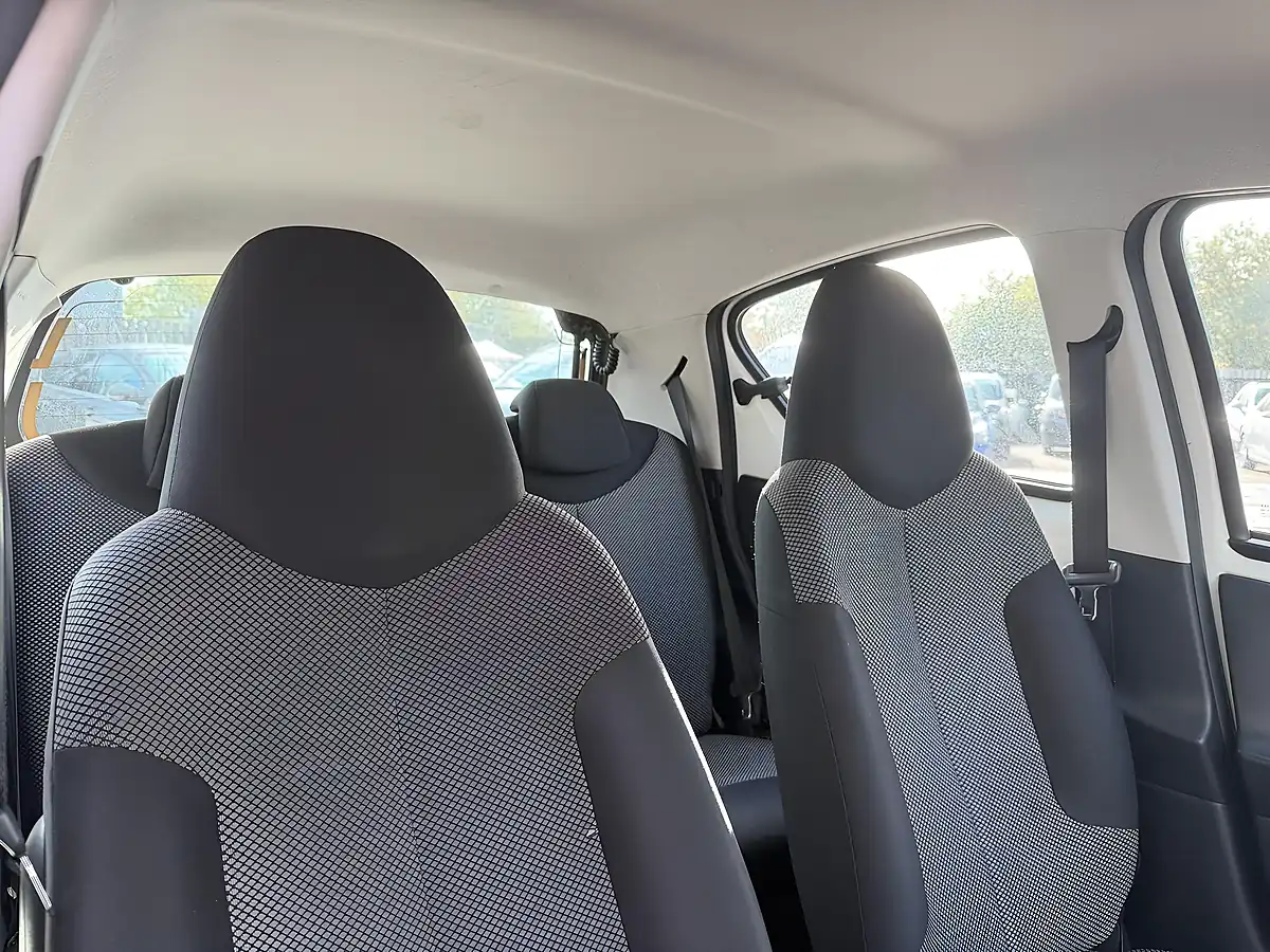 Used 2014 Toyota Aygo Move White - Interior and Exterior details 9