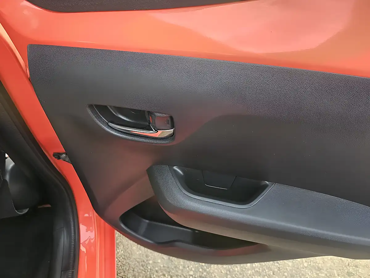 Used 2014 Toyota Aygo X-Cite Orange - Interior and Exterior details 16