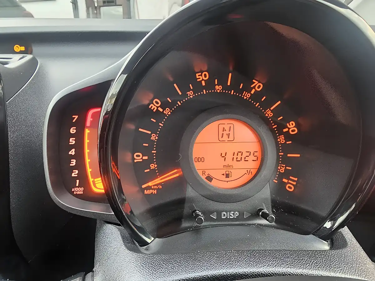 Used 2014 Toyota Aygo X-Cite Orange - Interior and Exterior details 17