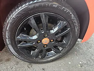 Used 2014 Toyota Aygo X-Cite Orange - Interior and Exterior details 18