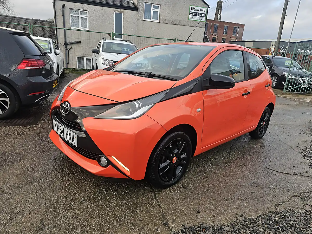 Used 2014 Toyota Aygo X-Cite Orange - Interior and Exterior details 3