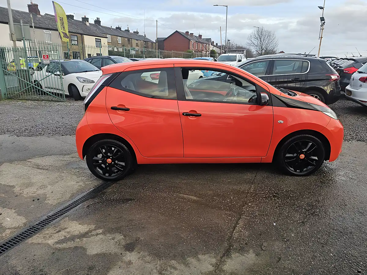 Used 2014 Toyota Aygo X-Cite Orange - Interior and Exterior details 4