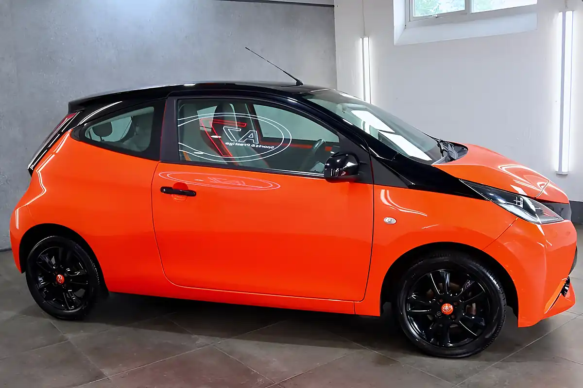 Used 2014 Toyota Aygo X-Cite Orange - Interior and Exterior details 10