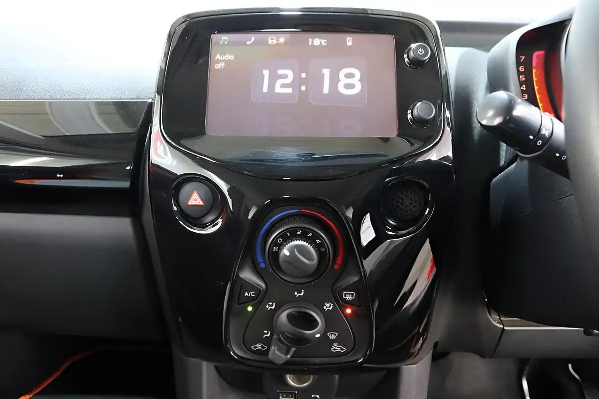 Used 2014 Toyota Aygo X-Cite Orange - Interior and Exterior details 13