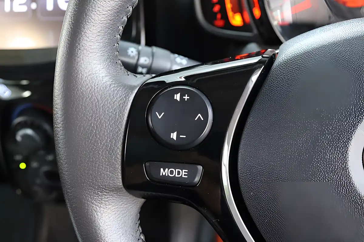 Used 2014 Toyota Aygo X-Cite Orange - Interior and Exterior details 14