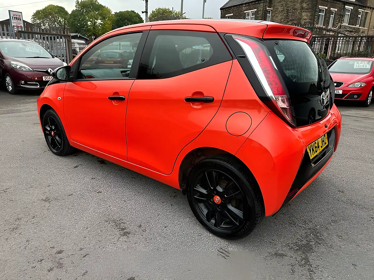 Used 2014 Toyota Aygo X-Cite Orange - Interior and Exterior details 10