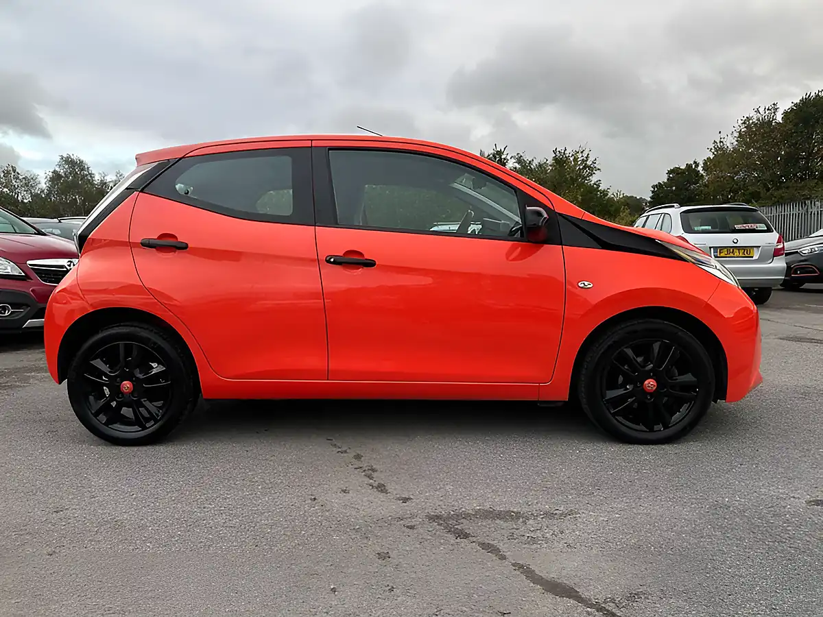 Used 2014 Toyota Aygo X-Cite Orange - Interior and Exterior details 11